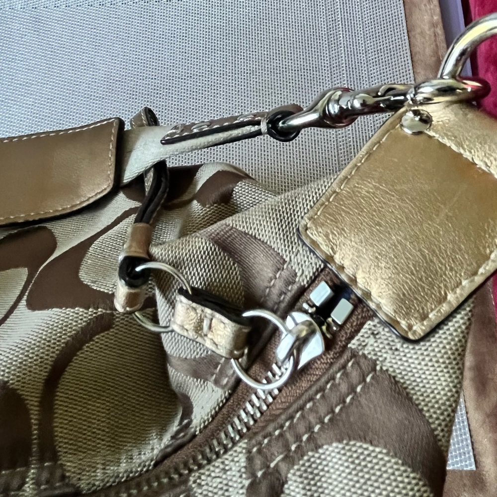 COACH PRE-LOVED AUTHENTIC VINTAGE SIGNATURE ‘C’ LOGO & LEATHER PATCHES HOBO - Picture 5 of 15